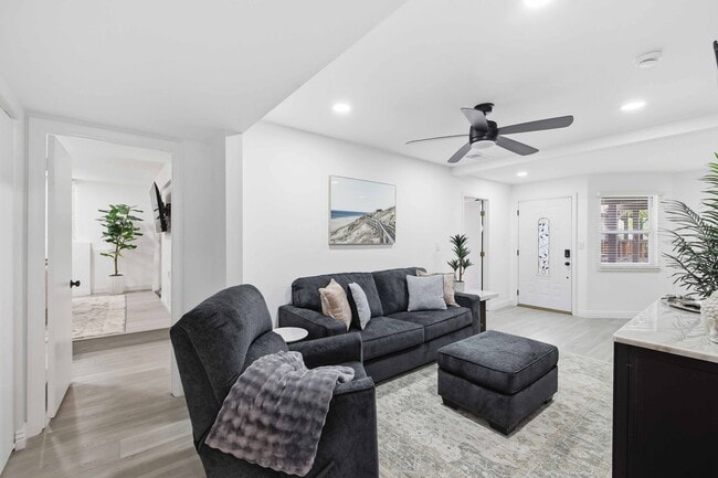 Photo - 1918 Marshallfield Ln Unit B