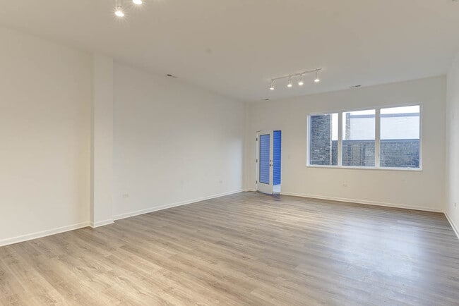 Photo - 100 E 14th St Unidad 304