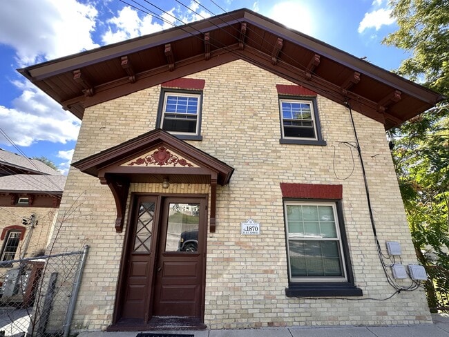 Building Photo - 315 Mountain St Unit 3 Rental