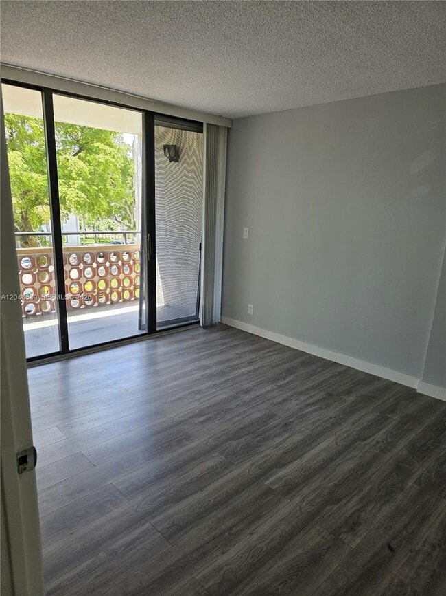 Building Photo - 4222 Inverrary Blvd Unit 4212