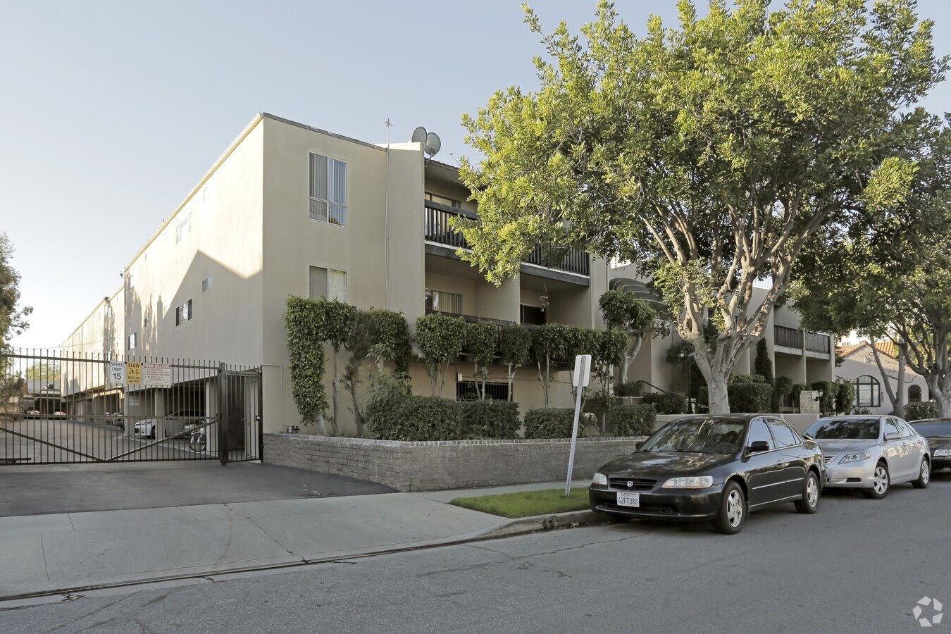 Photo - Villa Del Amo Apartments