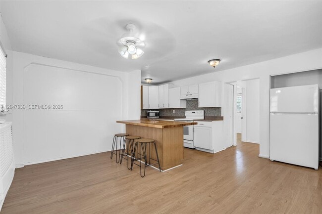 Photo - 2809 SW 23rd Ter