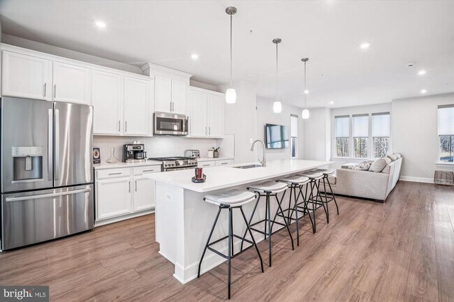 Photo - 6732 Belcrest Rd