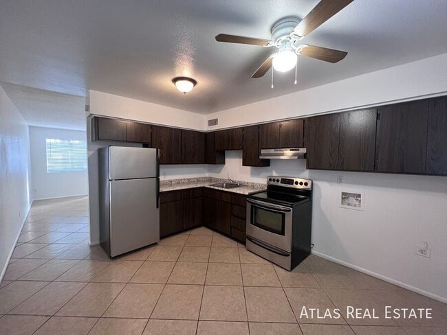 Photo - 8315 N 61st Ave Unidad 04