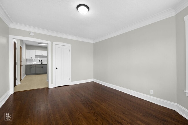 Photo - 703 N Austin Blvd