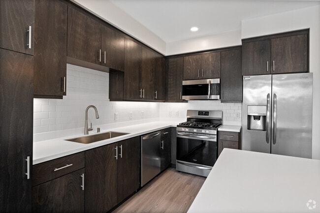 2BR, 2BA - 1,012SF - Kitchen