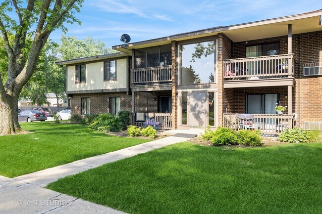 Photo - 568 Somerset Ln House