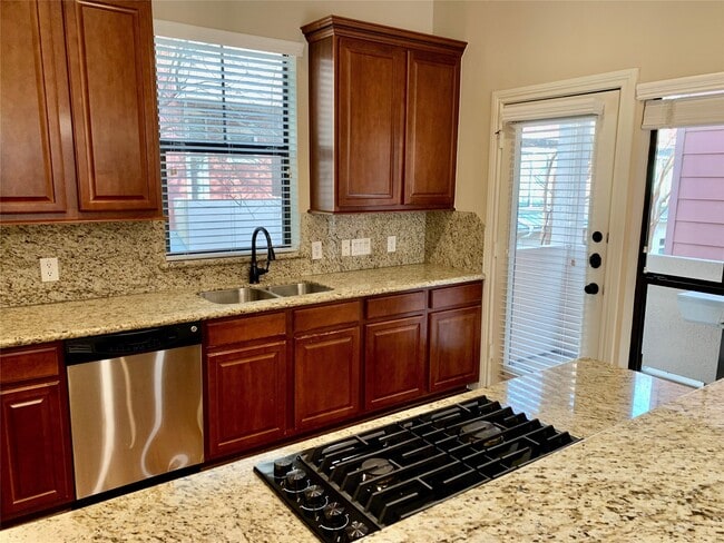 Photo - 119 W 10th St