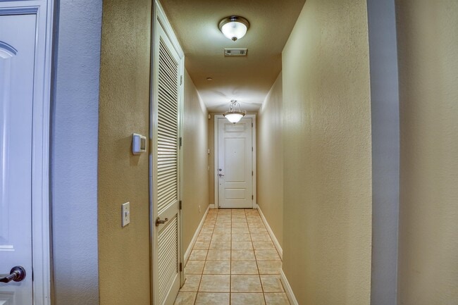 Photo - 101 W Bank Unit 22