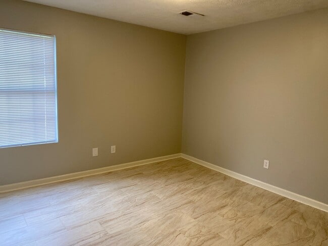 Photo - 35 Countryside Dr