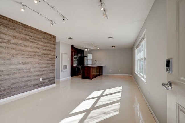 Photo - 2450 Ashdale Dr