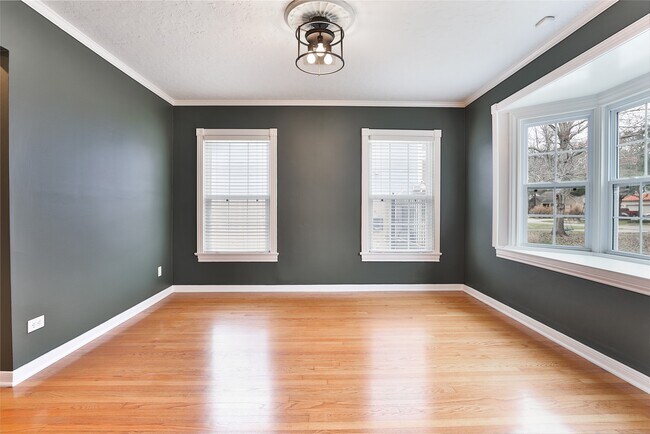Photo - 423 W 32nd St