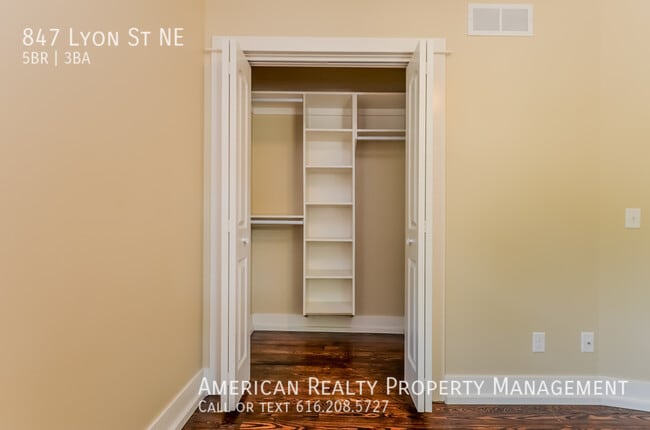 Photo - 847 Lyon St NE