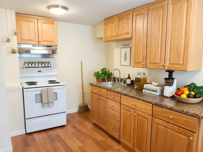 Building Photo - 770 Cummins Hwy Unit 4