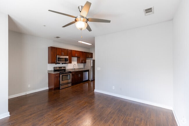 1BR, 1BA - Garfield - 622-676SF - Living Room