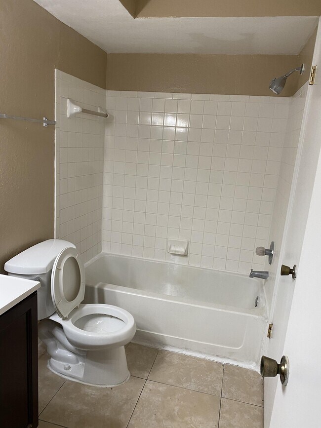 Photo - 4504 Commander Dr