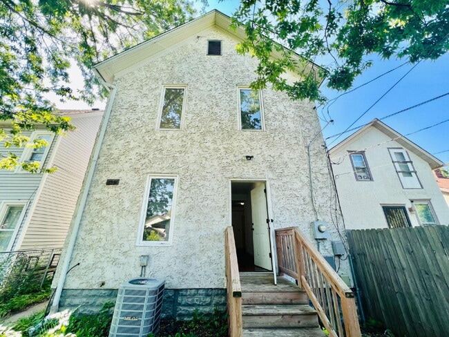 Building Photo - "Spacious 5-Bedroom Retreat with Elegant Hardwood Floors in Vibrant Minneapolis Neighborhood!"