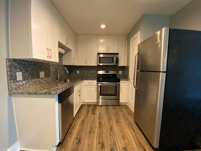 3411 Lynridge Dr