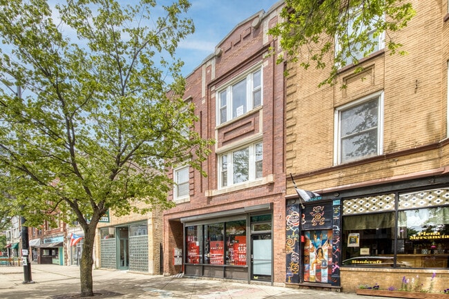Building Photo - 2630 W Division St Rental