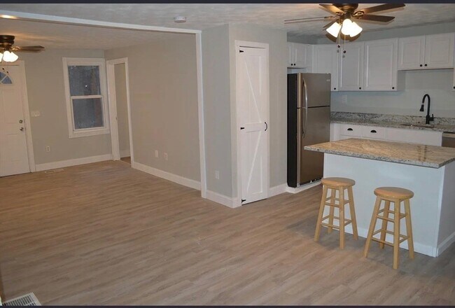 Photo - 4 1St St Unit B