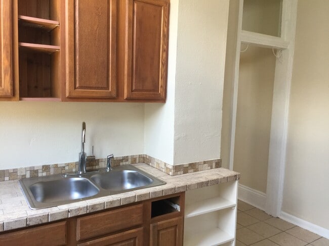Building Photo - 1729 Burdette St Unit 1729 Burdette Rental