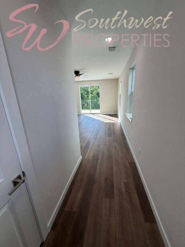 Photo - FOUR bedroom townhouse. Off campus living with easy, close to campus style!