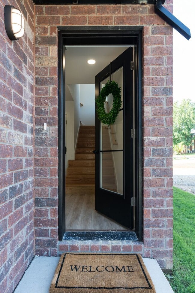 Photo - Modern 4 bedroom 3 bath near Razorback campus - 2nd story loft