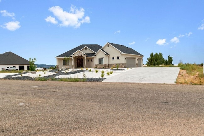 Photo - Elegant Residence on an Acre Lot