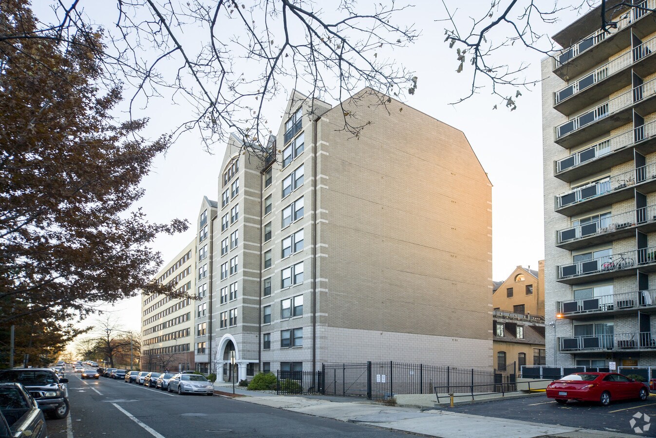 Totten Towers - Totten Towers Apartments