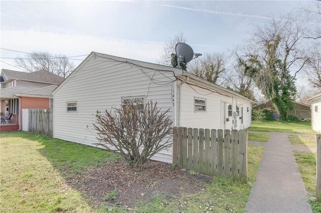 Photo - 1447 W 40th St