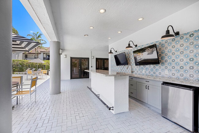 Centro at Davie Apartments