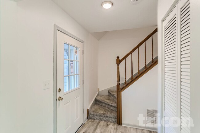 Photo - 1419 Farrington Ln