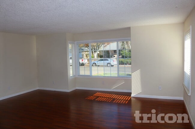 Photo - 2607 Orchid St