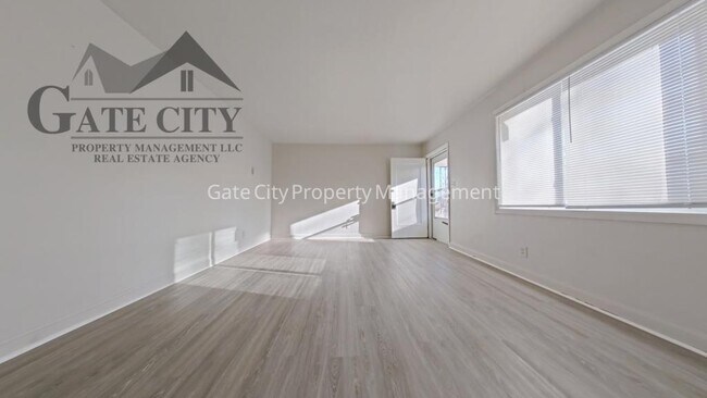 Photo - 610 Hawthorne Ave