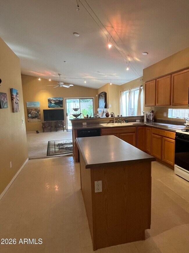 Photo - 10460 E Hillery Dr