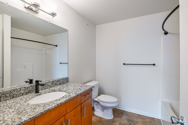 2BD, 1BA - 950SF