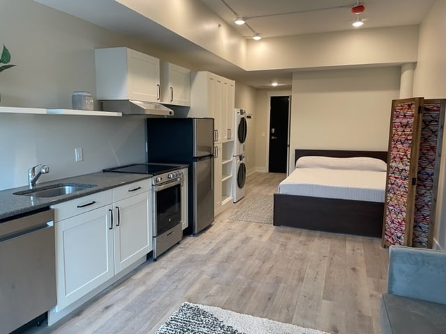 Building Photo - Beautiful Studio and One Bedrooms West Gra... Rental