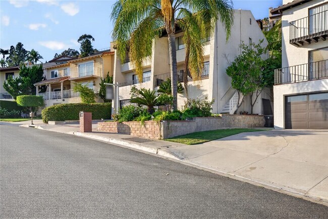 Photo - 1350 E Tujunga Ave