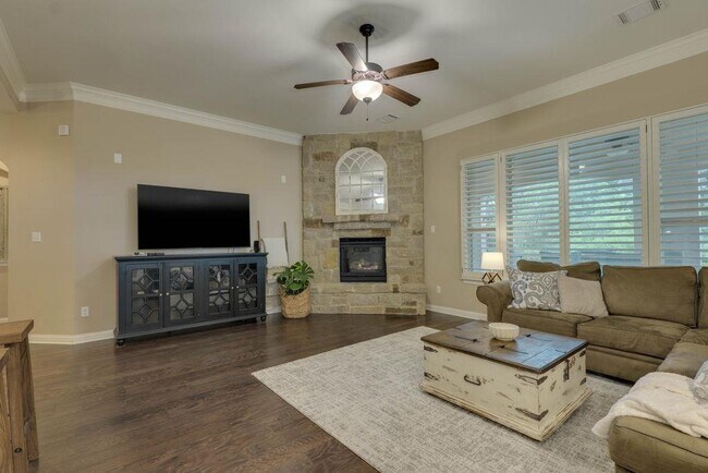 Photo - 308 Duffy Ln