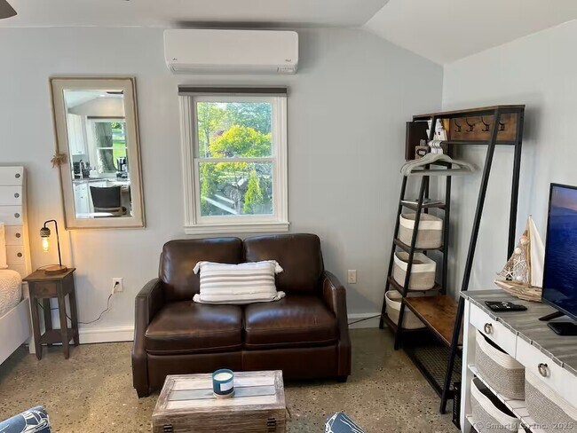 Photo - 424 Pequot Ave