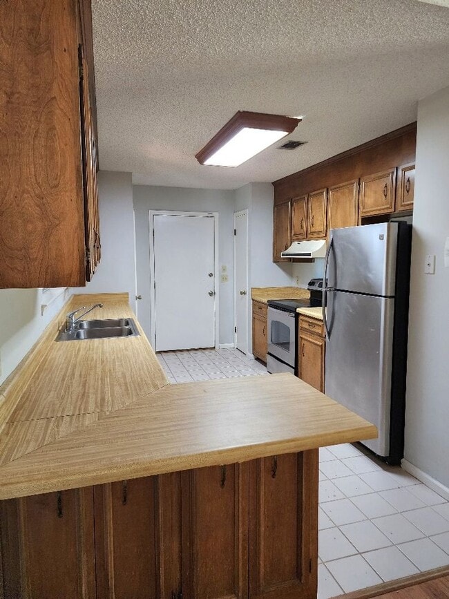 Photo - Open Floorplan, 3BD/3Bath with a Huge Sunr...