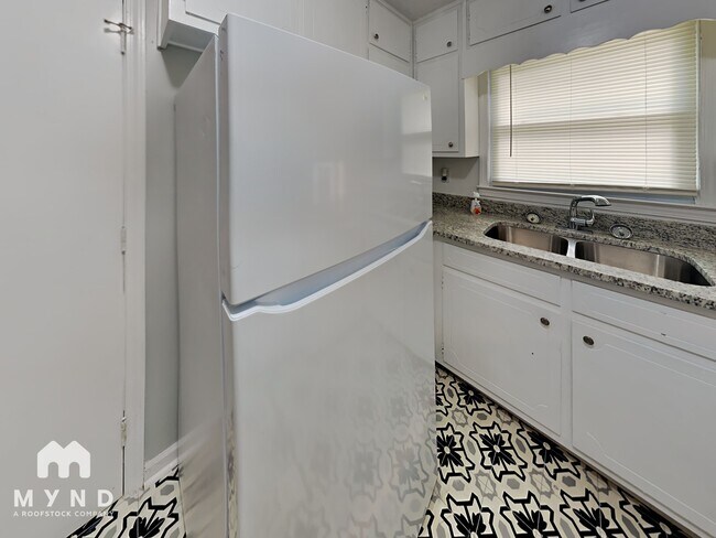 Photo - 1836 Hillsway SW