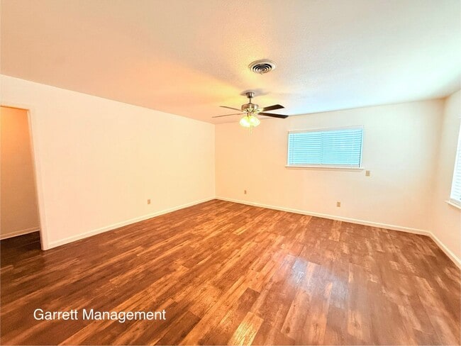 Photo - Spacious 2 Bed 1 Bath Duplex For Rent