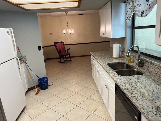 Photo - 2239 Woodlawn Cir