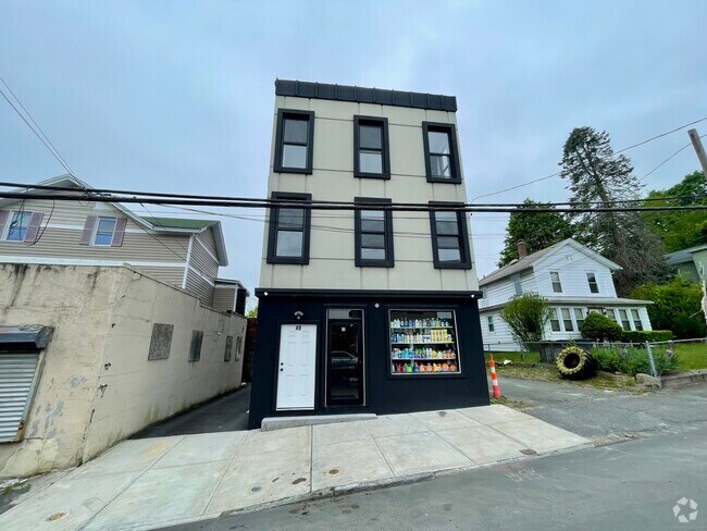 Building Photo - 49 Hill St Unit 2 Rental