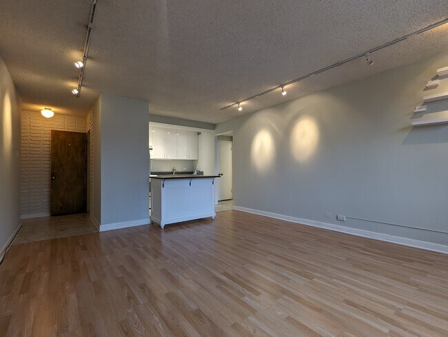 Photo - 429 W Wellington Ave Unit 13A