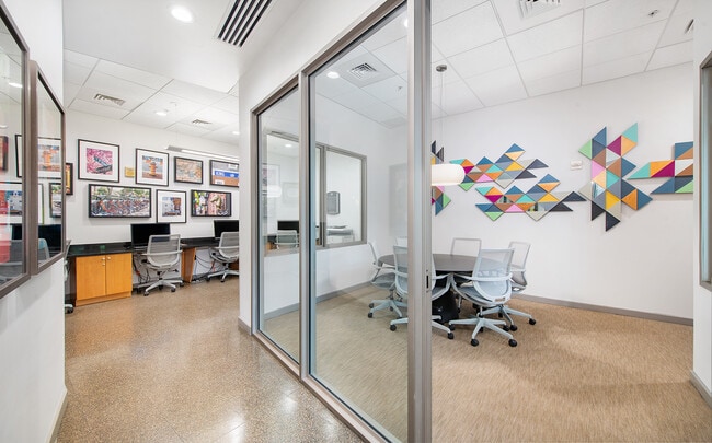 Photo - MAA Carlyle Square