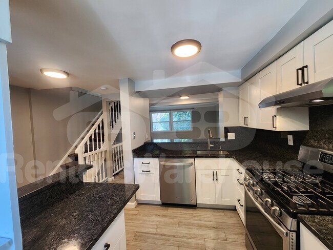 846 Regal Path Ln
