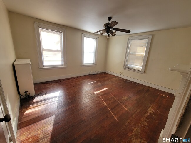 Photo - 5 Oak Pl