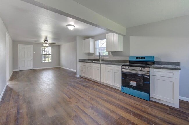Photo - 7957 Ritz St